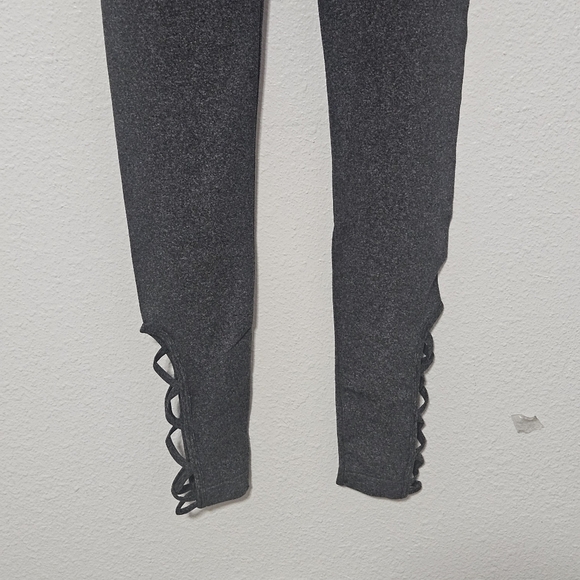 NWB Zenana Outfitters Seamless leggings with cut outs size s/m - Picture 11 of 13